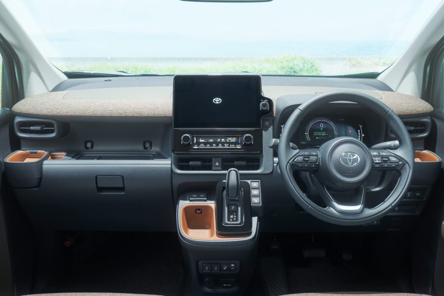 Sienta Green chauffeur