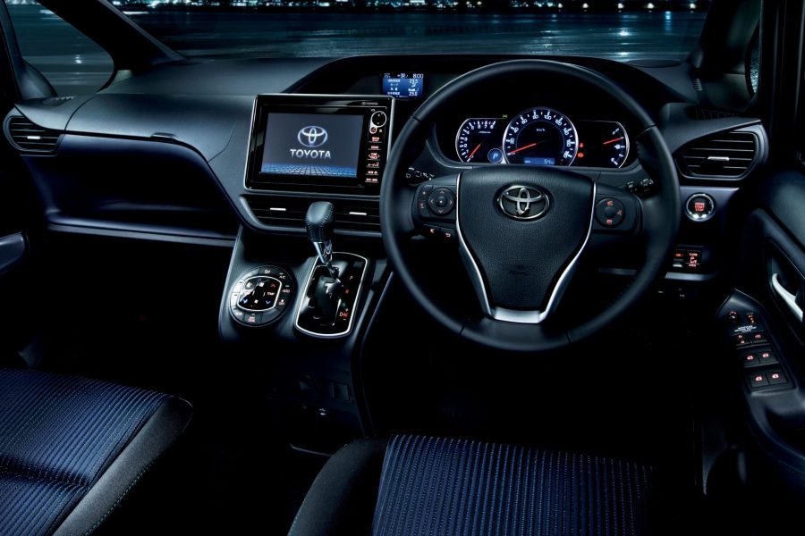 Voxy Black chauffeur
