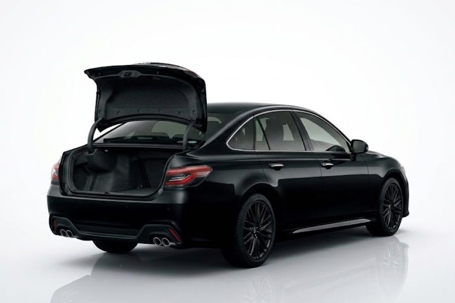 Crown VIP chauffeur BLK
