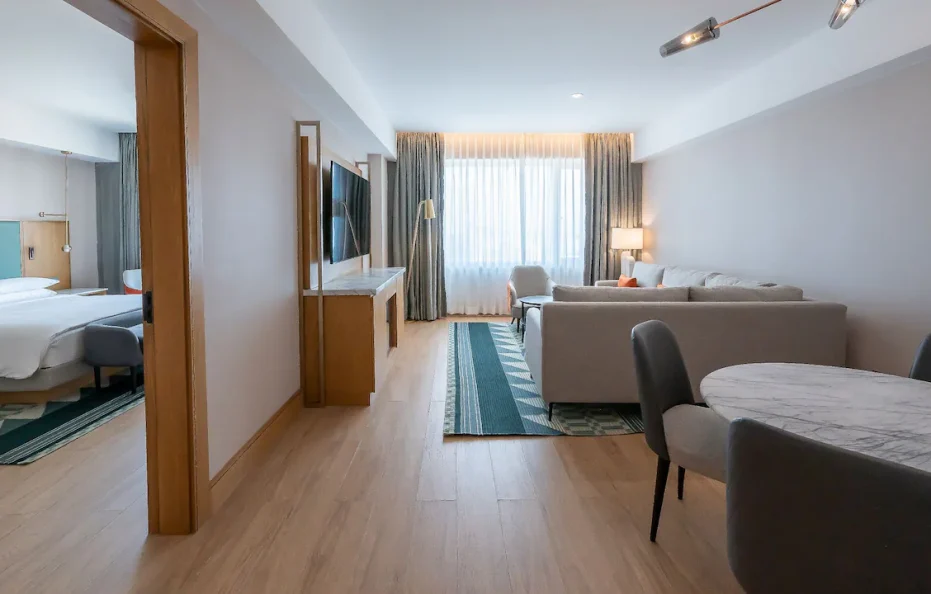 Deluxe Suite