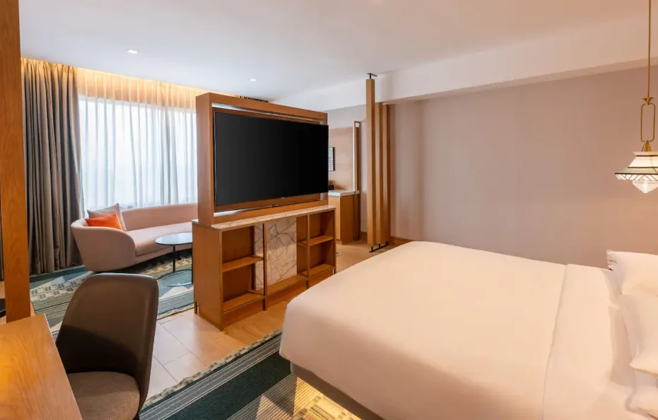 1 King Bed Deluxe