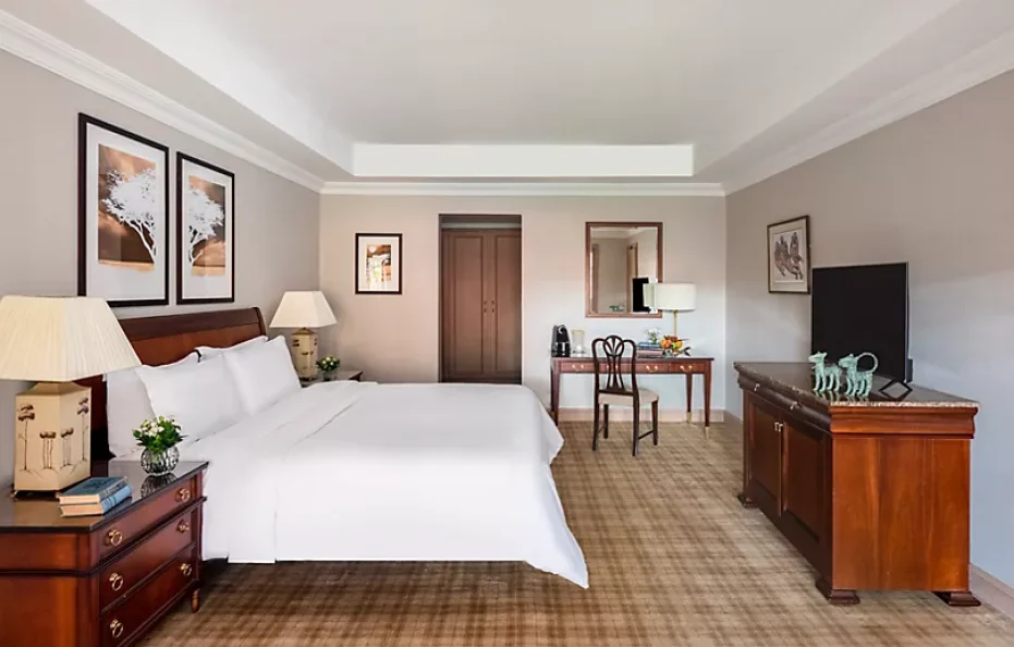 Fairmont Room with Queen Bed