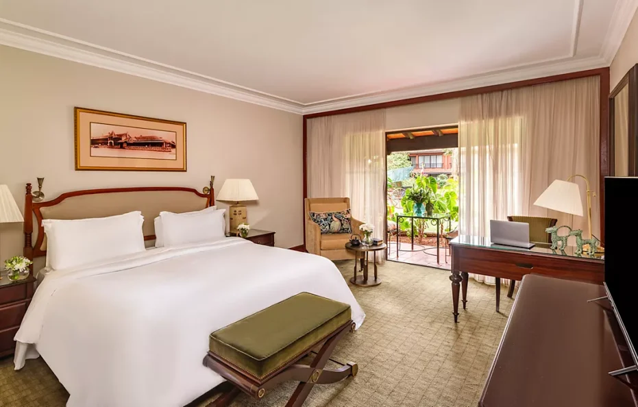 Deluxe Courtyard Room with King Bed