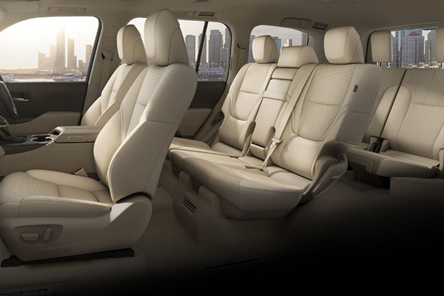 Land Cruiser 300 Black chauffeur
