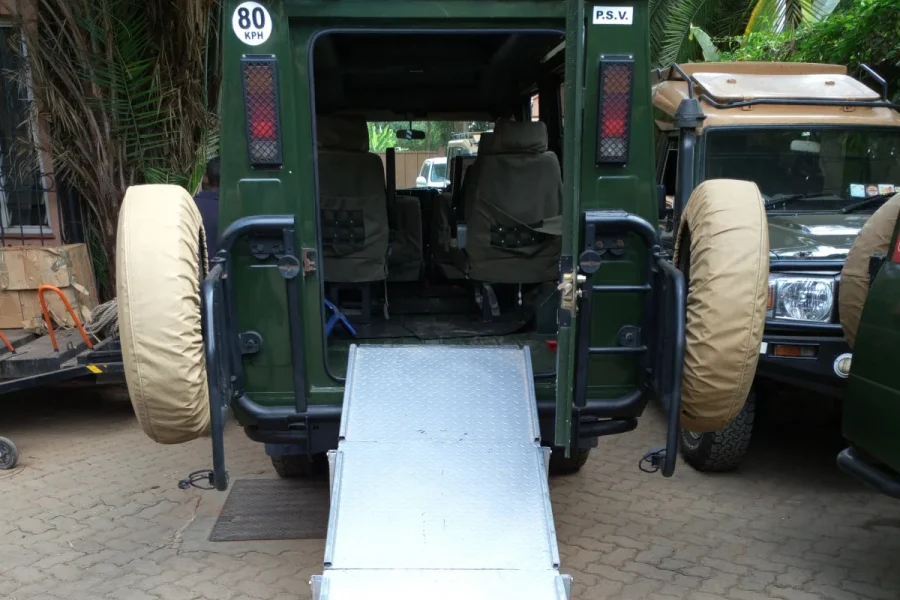 Land Cruiser 70 Series Green chauffeur