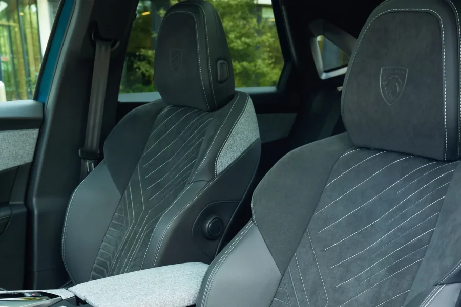 Peugeot 3008 VIP chauffeur BLK