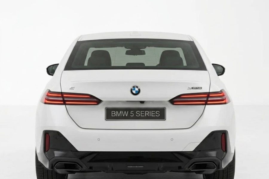 5 Series 530i White chauffeur