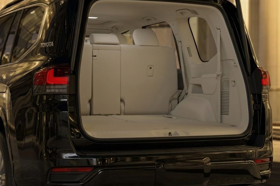 Land Cruiser 300 Black chauffeur
