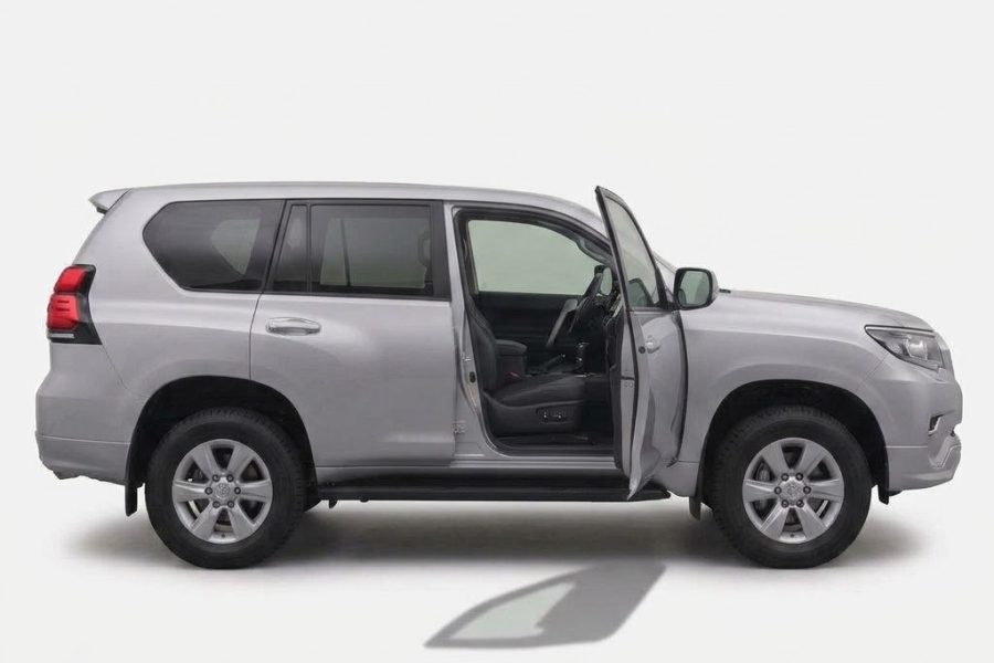 Land Cruiser Prado TX Silver chauffeur