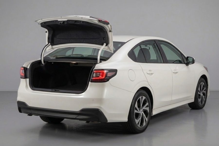 Subaru Legacy White chauffeur