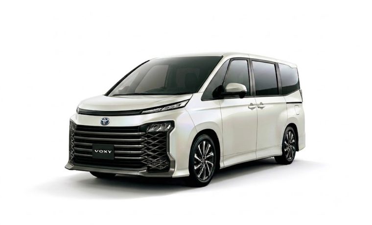 Voxy White Shared Shuttle Airport